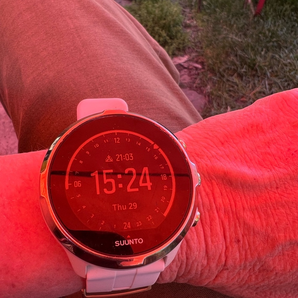 Suunto White Smartwatch with Advanced Fitness Tracking - Picture 4 of 5